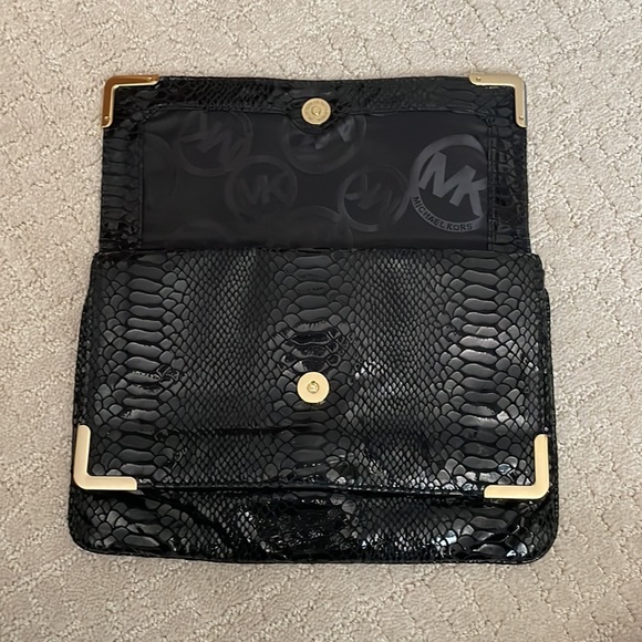 Michael Kors classic Clutch bag - Picture 2 of 8